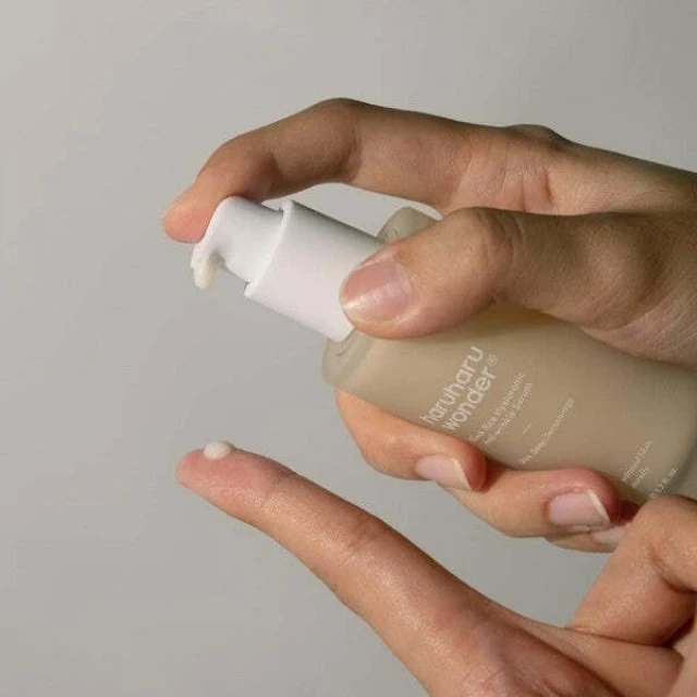 Haruharu Wonder Black Rice Hyaluronic Anti-Wrinkle Serum 50ml - Image 3